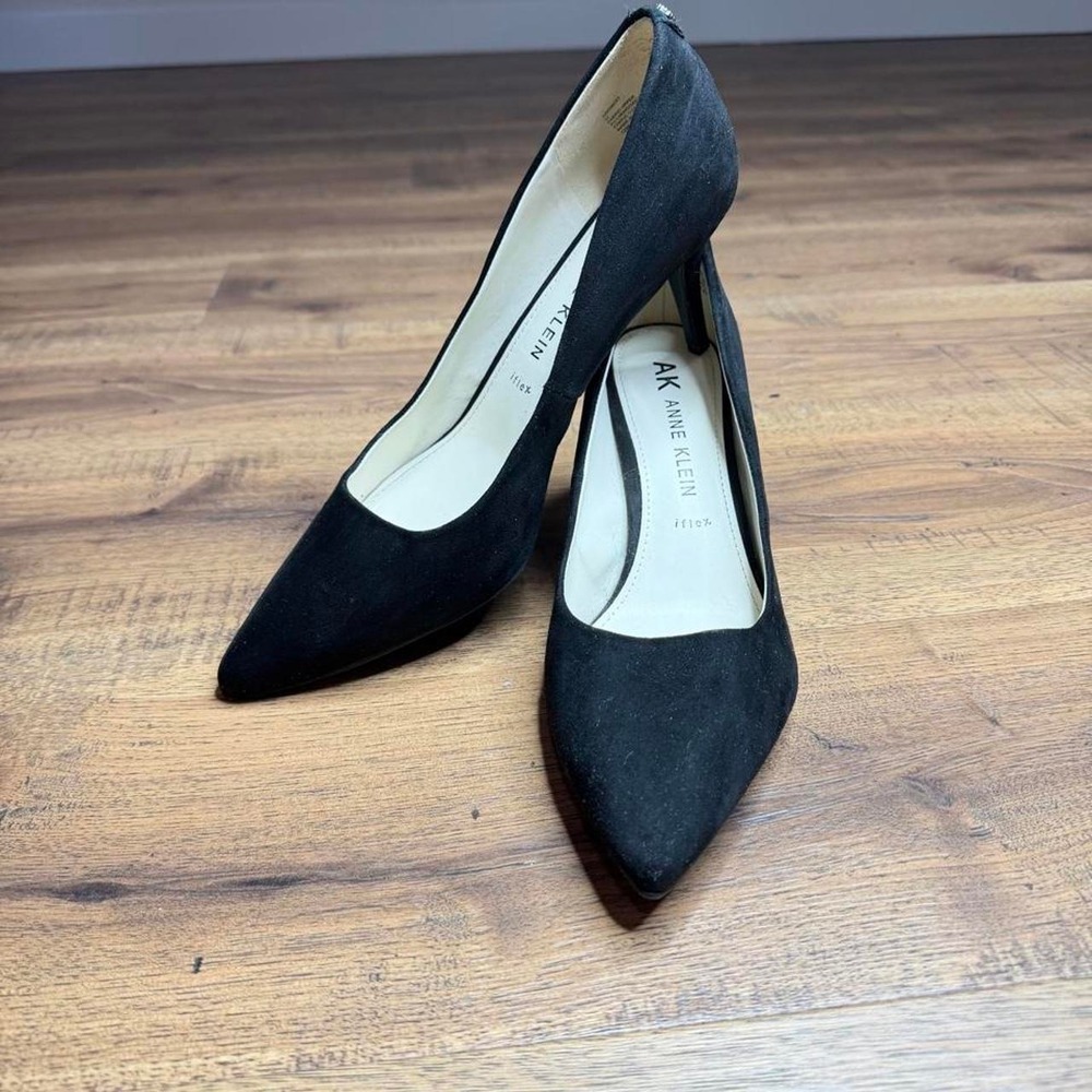 Anne Klein AK Black Pointed Toe Kitten Heels Pumps Size 11 Y2K Office Siren